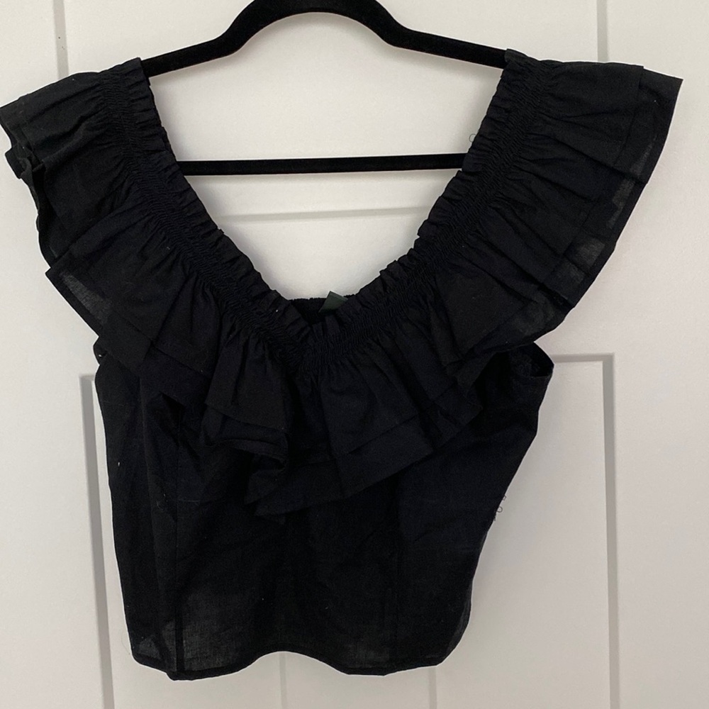 Women’s Wild Fable Black Ruffled Sleeve Cropped Blouse. Size - Medium.